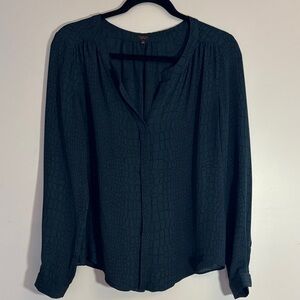 Aritizia Babaton silk green/blue reptile blouse